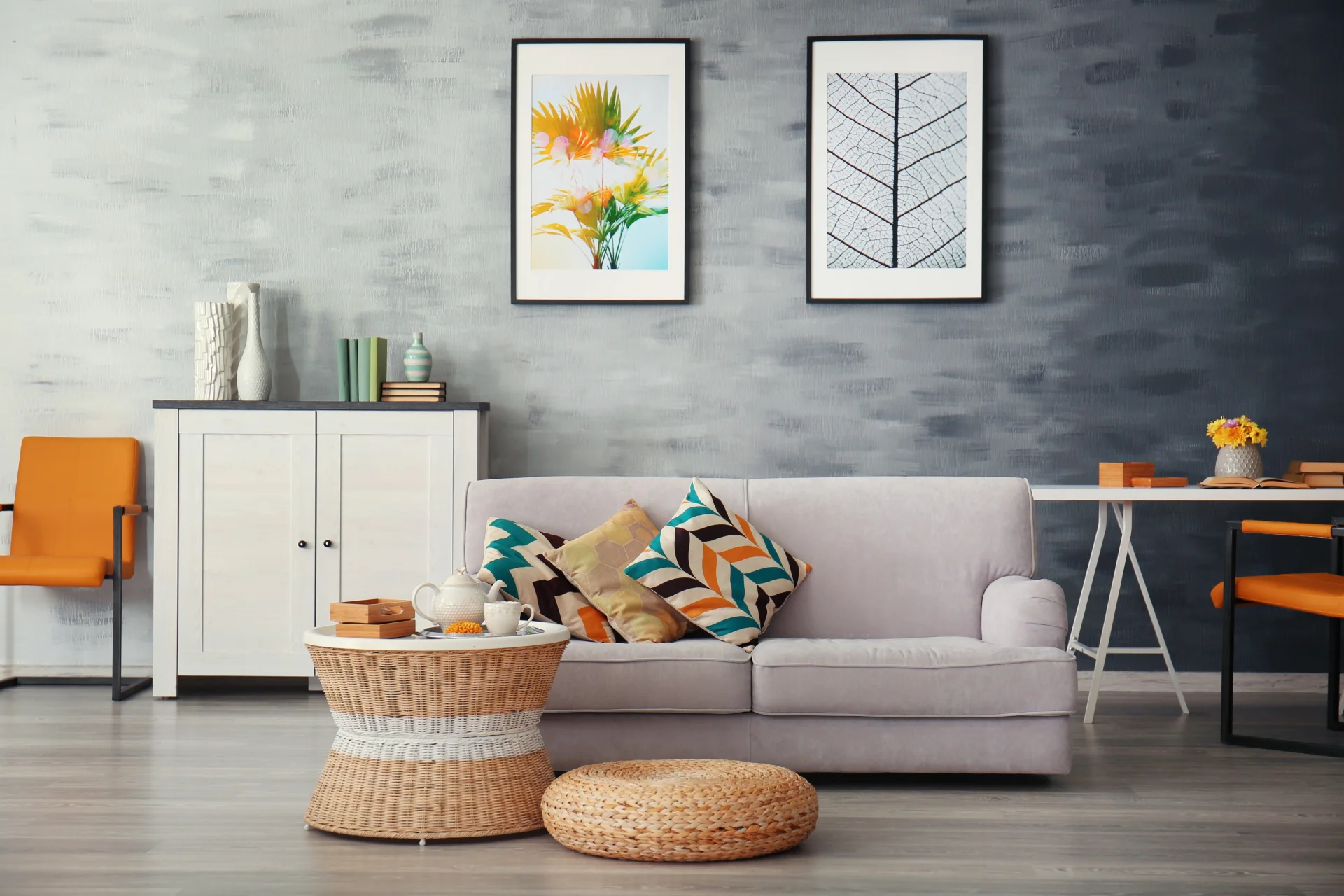 Sala de estar acogedora con muebles y decoración modernos