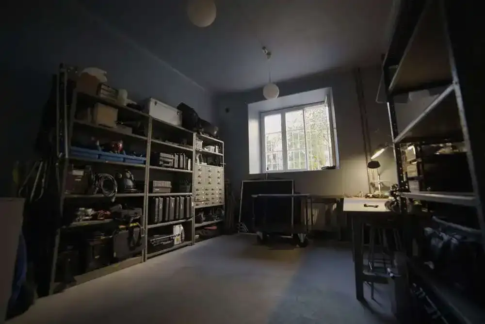 Falsett: How a Swedish film equipment company tracks stock with more visibility