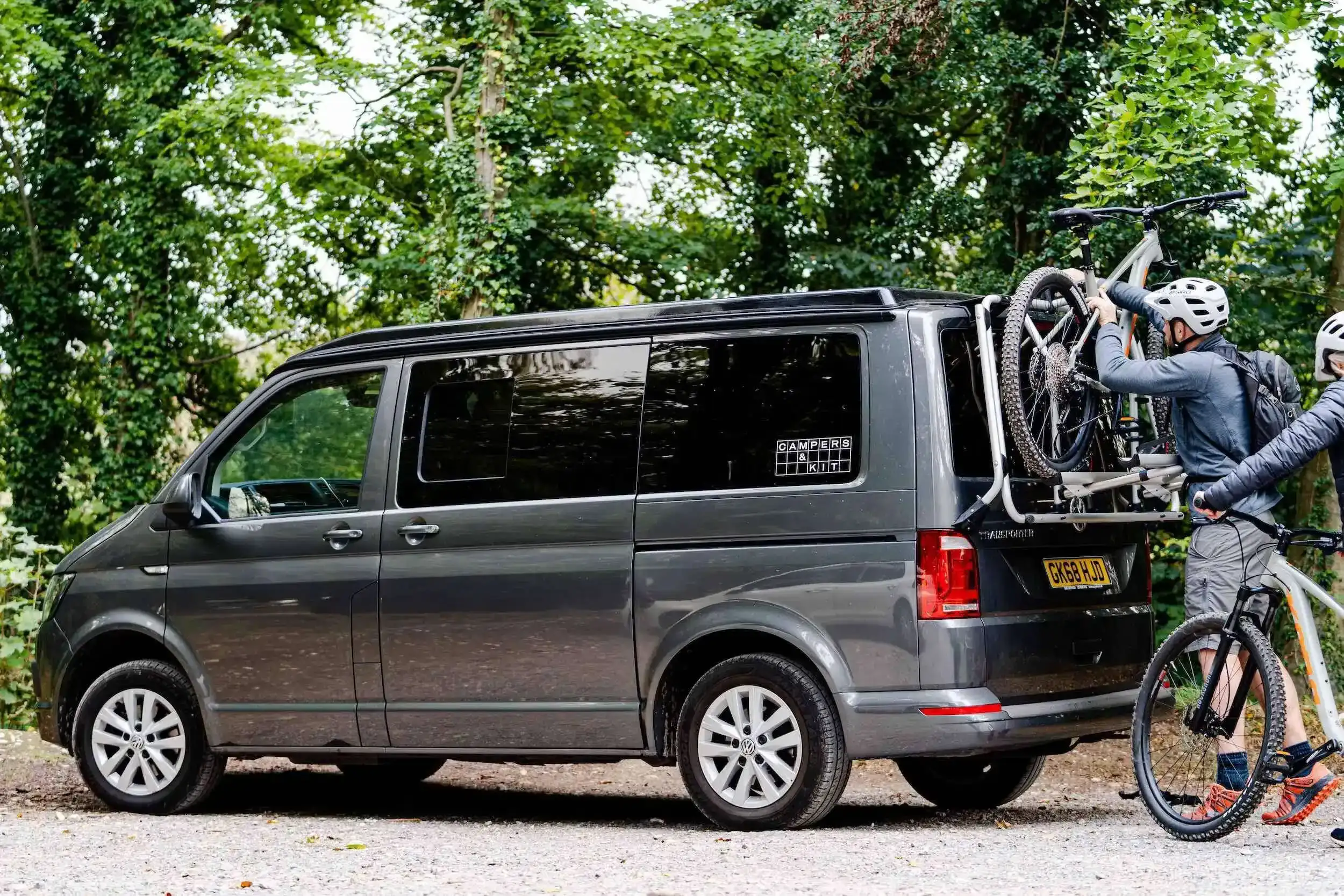 Authentische Outdoor-Erlebnisse mit Campern & Kit schaffen
