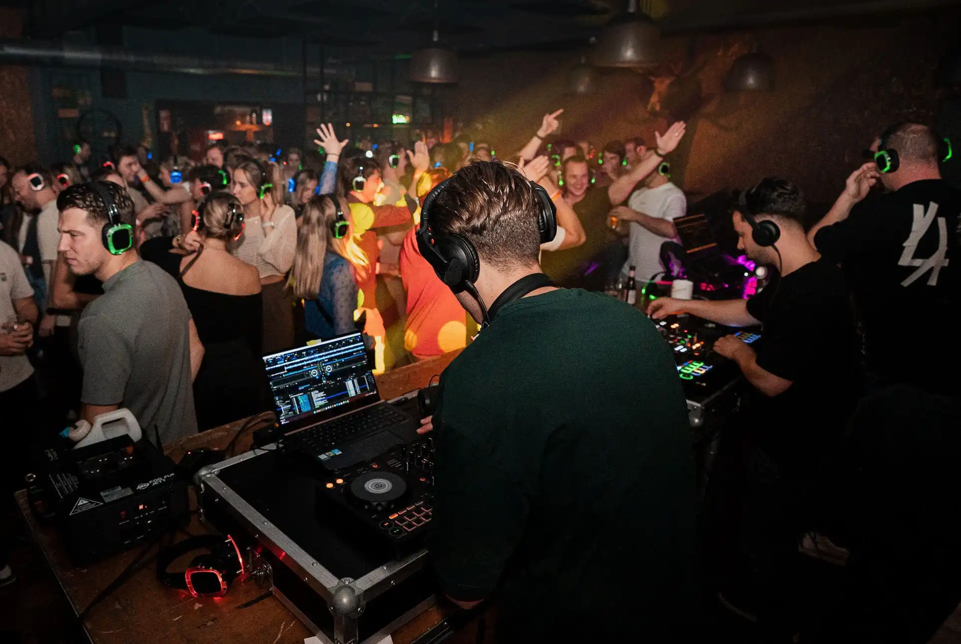 Party At My Place: Een stille disco verhuren met behulp van Booqable's alles-in-één platform