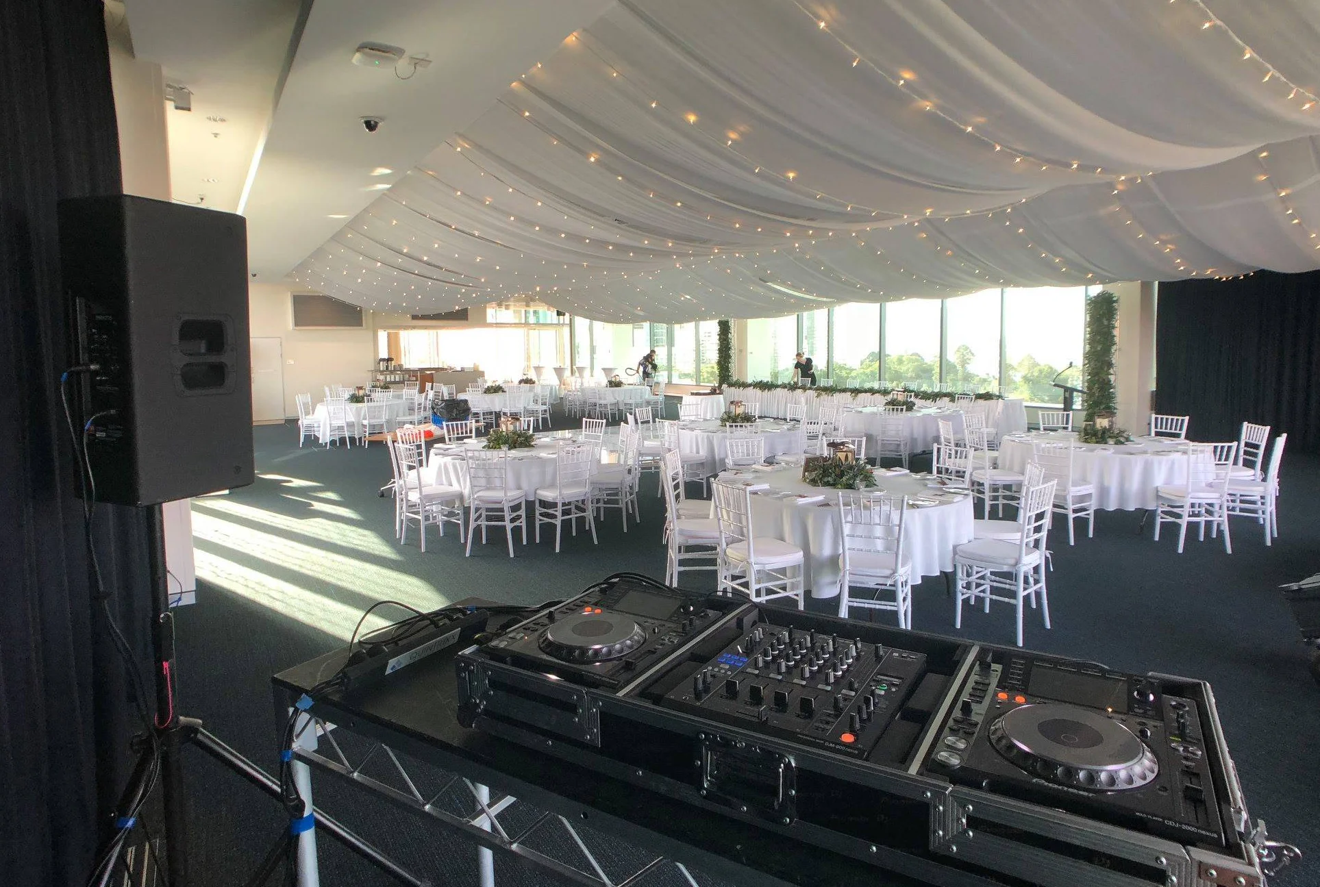 Skylark Hire: Dominando la Avalancha del Fin de Semana para Alquileres de Equipo de DJ